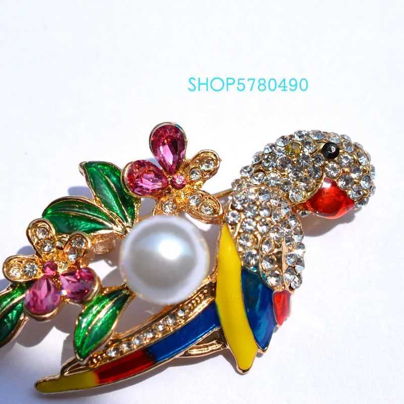 Fashion jewelry rhinestone parrot brooch womens alloy brooch pearl brooch multi-color clothing womens gift coat accessories W240815