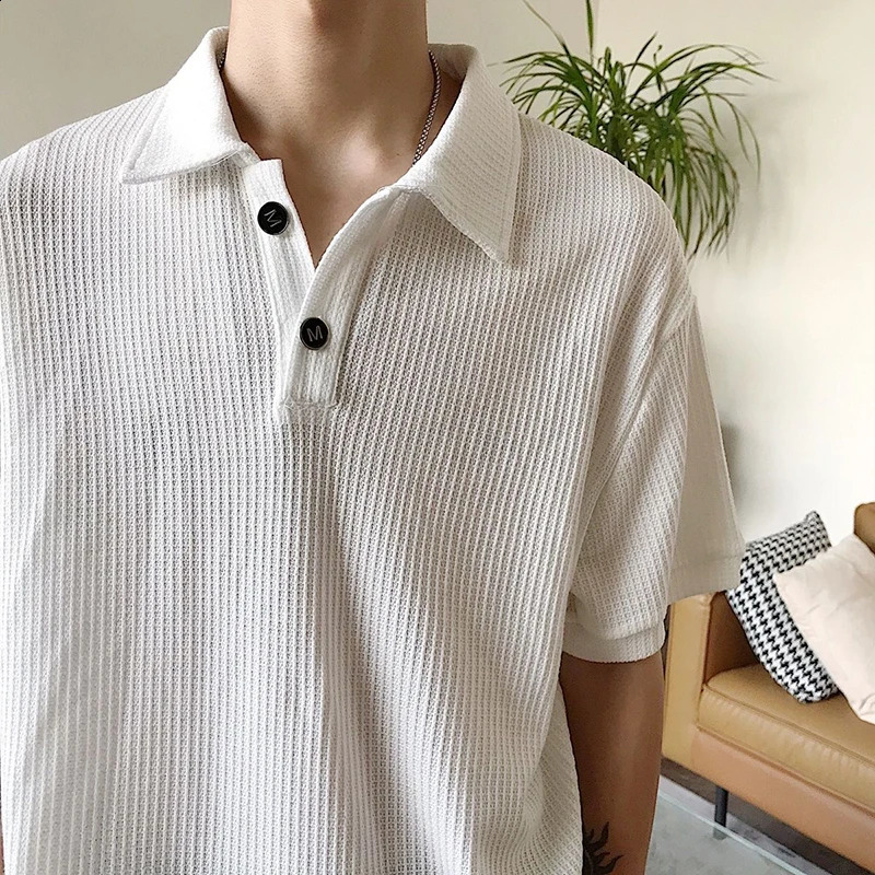 Korean Clothing Waffle Plaid Men Short Sleeve Sweatshirt Cool Casual Fashion Oversized Polo T Shirt Harajuku Streetwear Top 240819