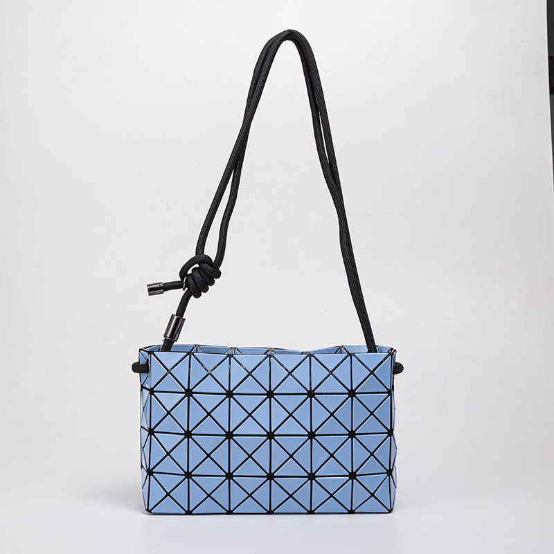2024 new Lingge women's high-end handbag, versatile and lifelong tofu bag for women