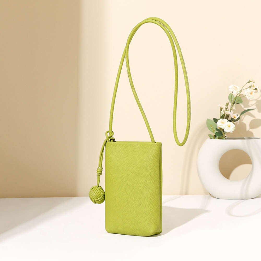 New mobile phone avocado color, versatile temperament, mini fashionable shoulder bag, niche design, high-quality crossbody bag