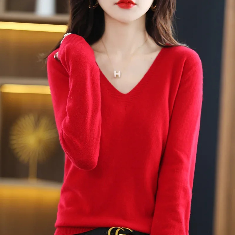 Autumn and Winter Womens Sweater Korean Fashion Knitted Warm Long Sleeve Vneck Floral Tailored Bottom Jumper 240819