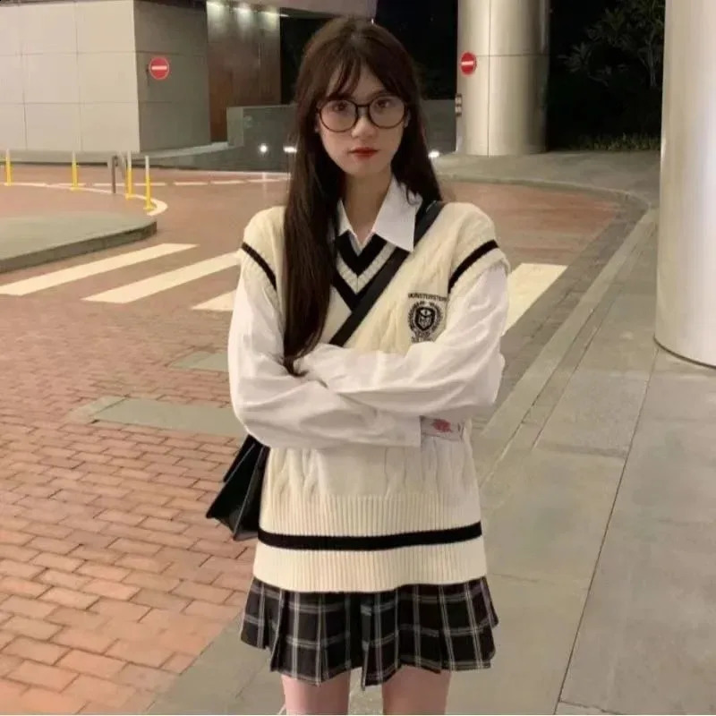 TKNOLEGE SpringSummer Knitted Vest Womens Sweater Korean Version British College Style Sandal Pattern Top 240819