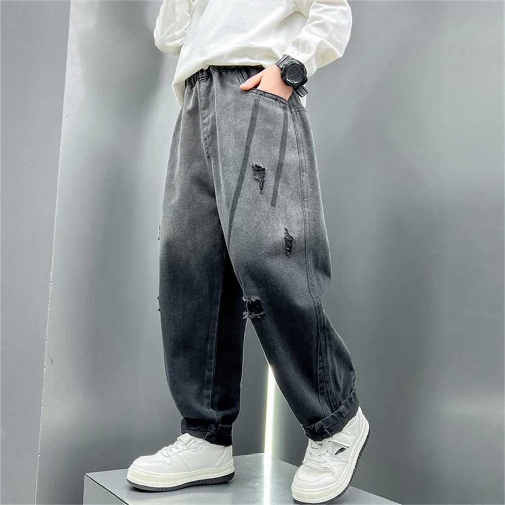 Korean version of boys street dance jeans wide leg pants childrens perforated gradient jeans childrens jeans straight leg pantsW240819