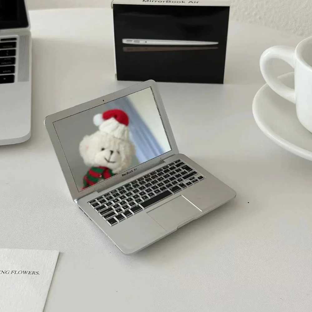 Portable Makeup MirrorIns popularTravel Handheld Pocket MirrorCosmetic ToolChic Style Mini Personalized Mirror Y240819