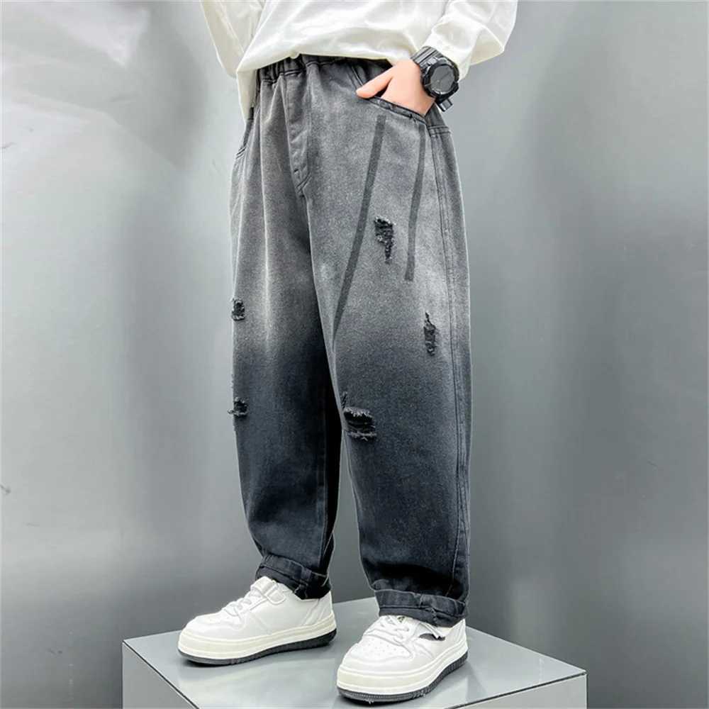 Korean version of boys street dance jeans wide leg pants childrens perforated gradient jeans childrens jeans straight leg pantsW240819