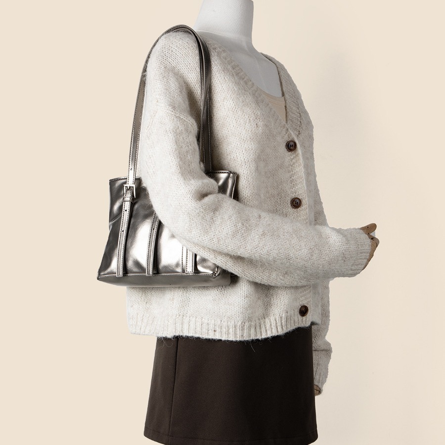 2024 Fashion Summer Commuting Style Tote Personalized Silver Shoulder Bag for Girls High End, Small and Medium Capacity