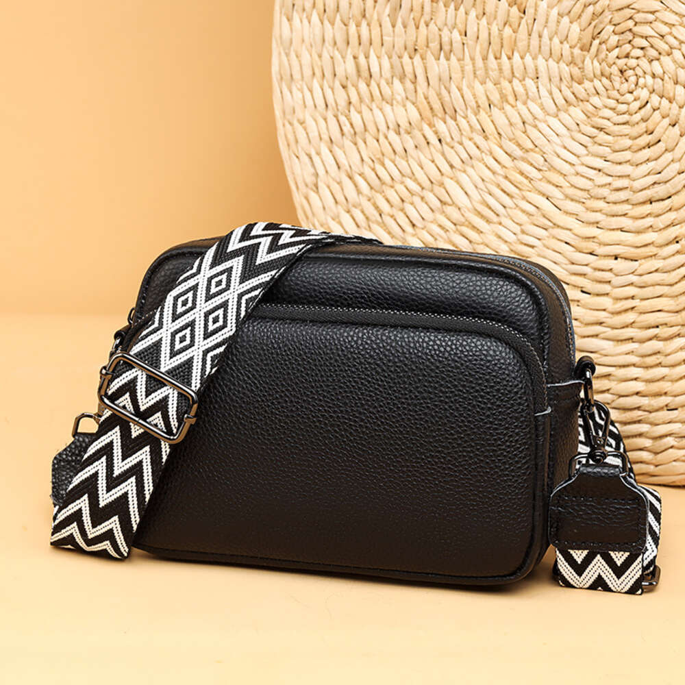 Head layer cowhide for women's 2023 new fashionable and simple lychee pattern shoulder with textured leather crossbody small square bag