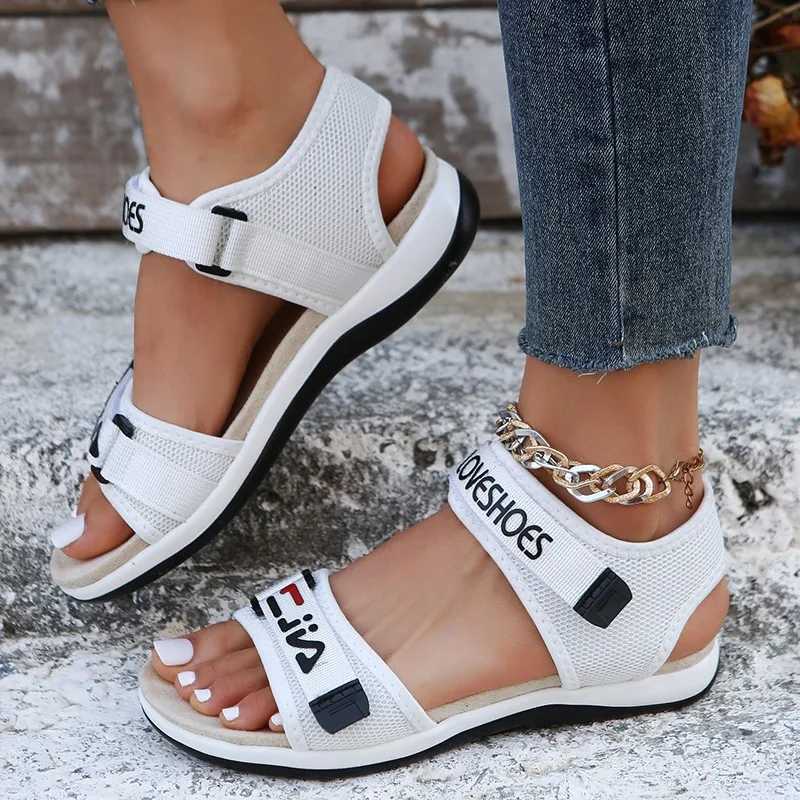 2024 Ladies Summer New Fashion Open Toe Letter Designer Womens Shoes Flat Casual Lightweight Walking Beach Sandals for Women CL240806