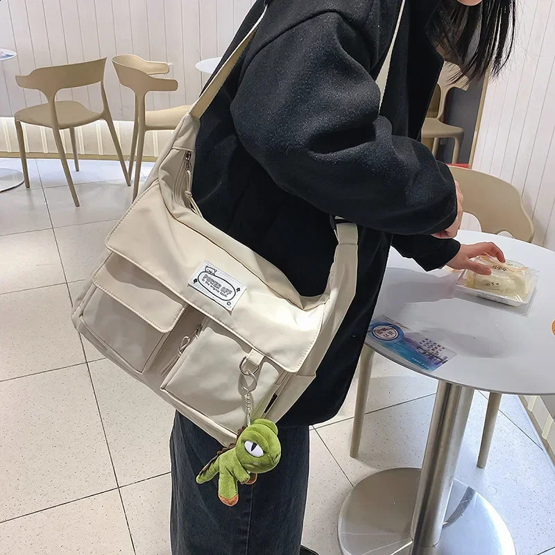 Korean Ulzzang Messenger Bag Women Nylon Bags Multipockets Crossbody Bags For Women School Book Shoulder Bag Sac 240819