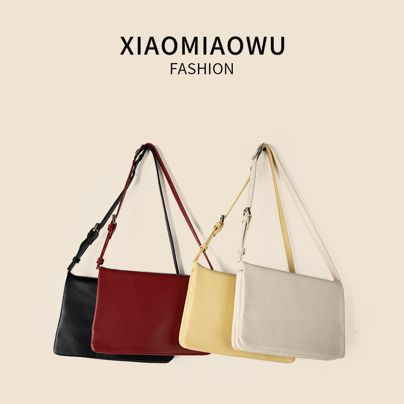 Simple and fashionable red small square with a high-end feel for summer outings, niche students, women's large capacity underarm shoulder bag