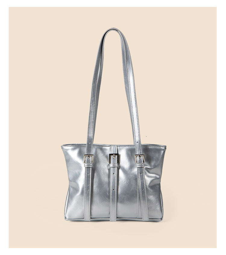 2024 Fashion Summer Commuting Style Tote Personalized Silver Shoulder Bag for Girls High End, Small and Medium Capacity