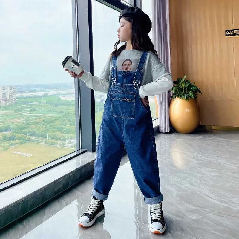 Preschool girl jumpsuit fashionable solid color jeans suitable for children teenagers cotton suspension loose childrens denim jumpsuit W240806
