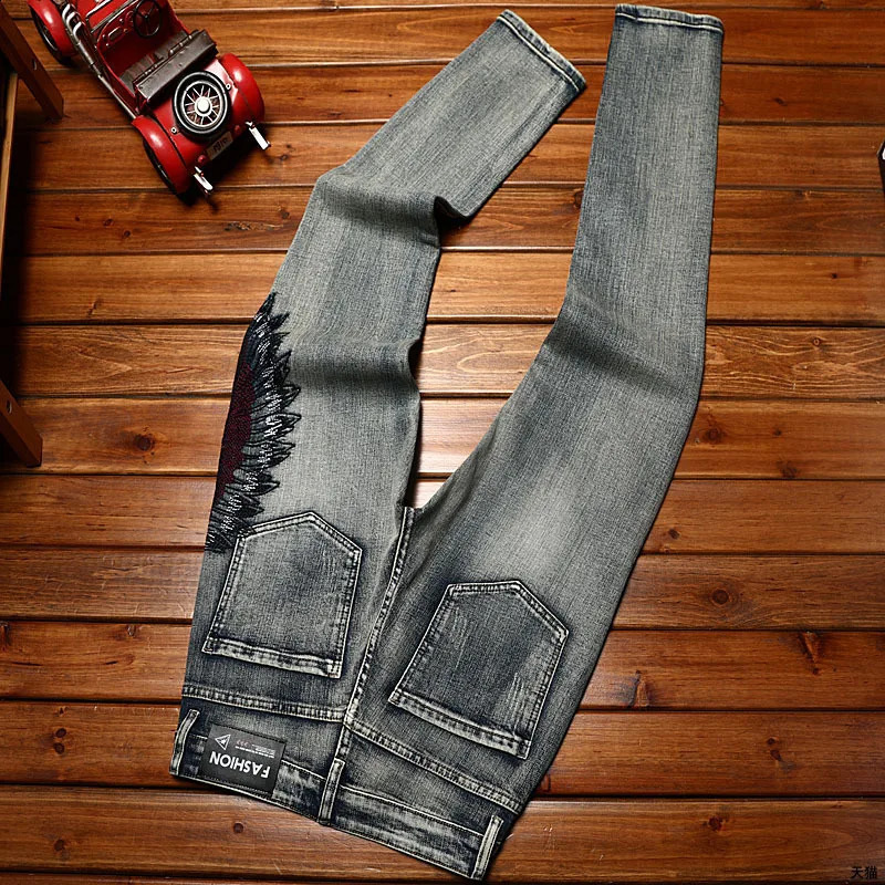 Embroidered Perforated Lightweight y High End Jeans for Mens Elastic Fashion Ultra Thin Suitable Street Casual 240819