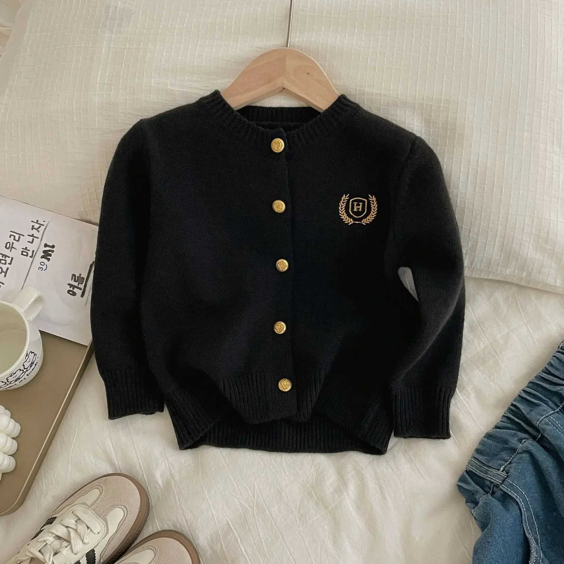 Childrens Sweater 2024 Spring/Summer New Collection Childrens Academic Open Knitted Woolen Sweater Casual Style Embroidered Open Knitted Woolen Sweate