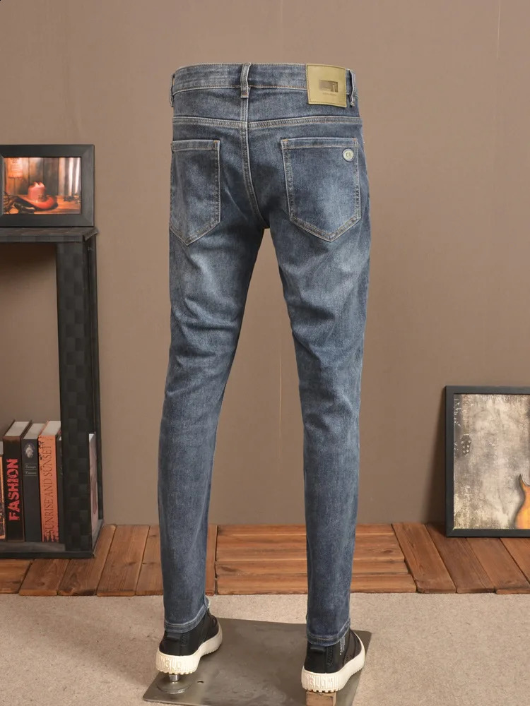 Autumn and Winter Elastic Soft Jeans Mens Fashion Korean High-End Slim Fit Feet Washed High-End Casual Trousers 240819