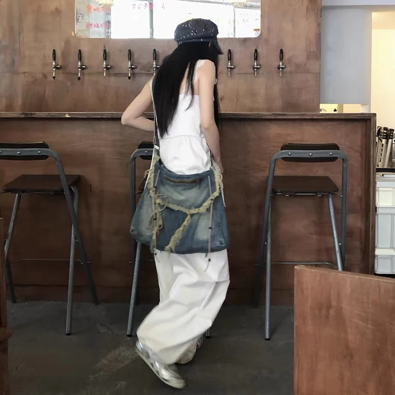 Versatile Casual Large Capacity Crossbody Bags with Tassels Niche Retro Denim Messenger Bags for Women School Student Bags 240819