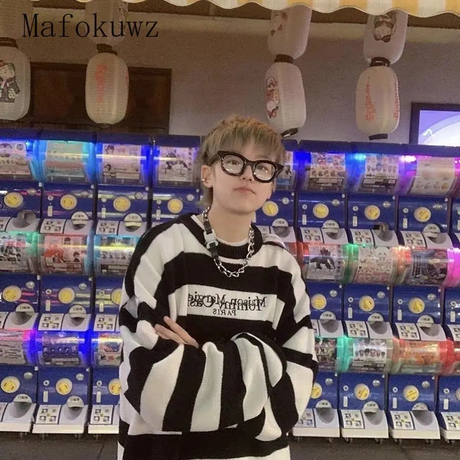 Autumn and Winter Oneck Black White Striped Embroidered Sweater for Couples Loose Casual High Street Pullover Mens Wear 240819