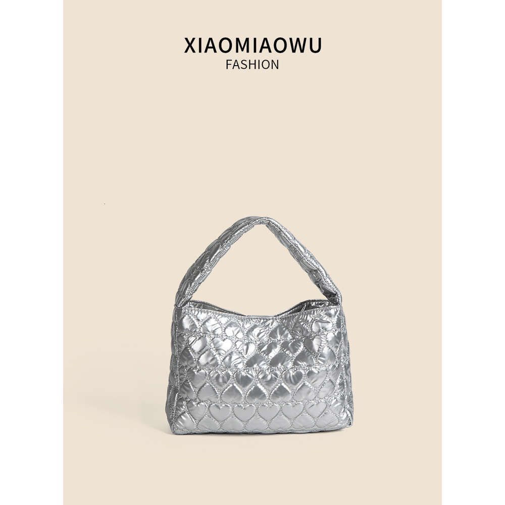 2024 New High end Love Summer Edition Leisure Versatile Fashion Commuting Women's Carry Bag