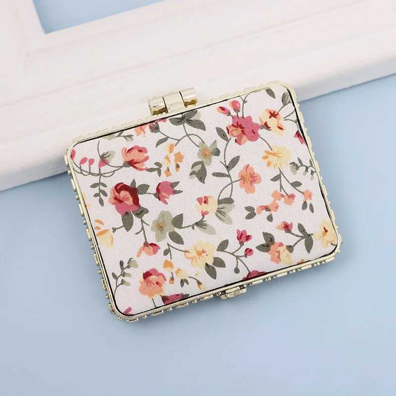 Vintage Foldable Makeup Mirror Mini Heart Round Makeup Vanity Mirror Portable Hand Mirrors Compact Mirror Pocket Cosmetic Mirror Y240819