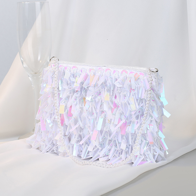 Silver handmade beaded sequin handbag, dinner bag, women's Korean version versatile handbag
