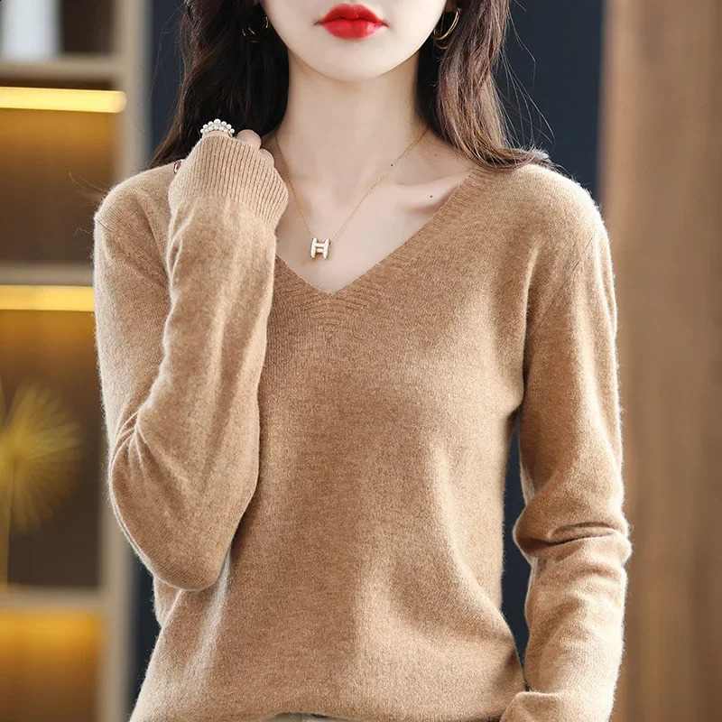 Autumn and Winter Womens Sweater Korean Fashion Knitted Warm Long Sleeve Vneck Floral Tailored Bottom Jumper 240819