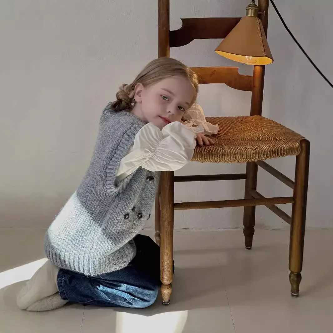 Pullover Knit Vest Autumn 2024 New Product Children Korean Wool Vest Floral Embroidered Sweater Vest for KidsXJ240819