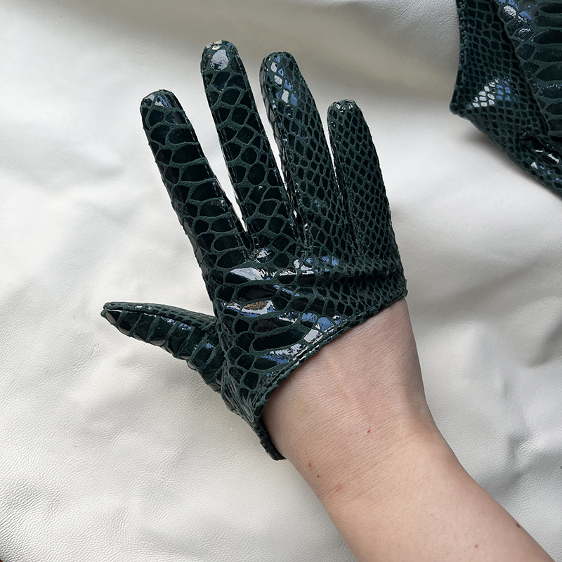 Stylish Unisex Suede Driving Gloves - Comfortable Half-Palm Design Fashionable shiny leather gloves