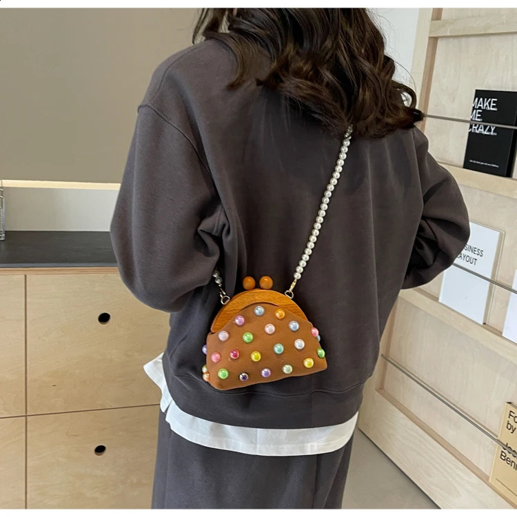 Colorful Beads New Canvas Small Shell Shoulder Wooden Hasp Pearl Beading Compact Crossbody Bags for Women Casual Cute 240820