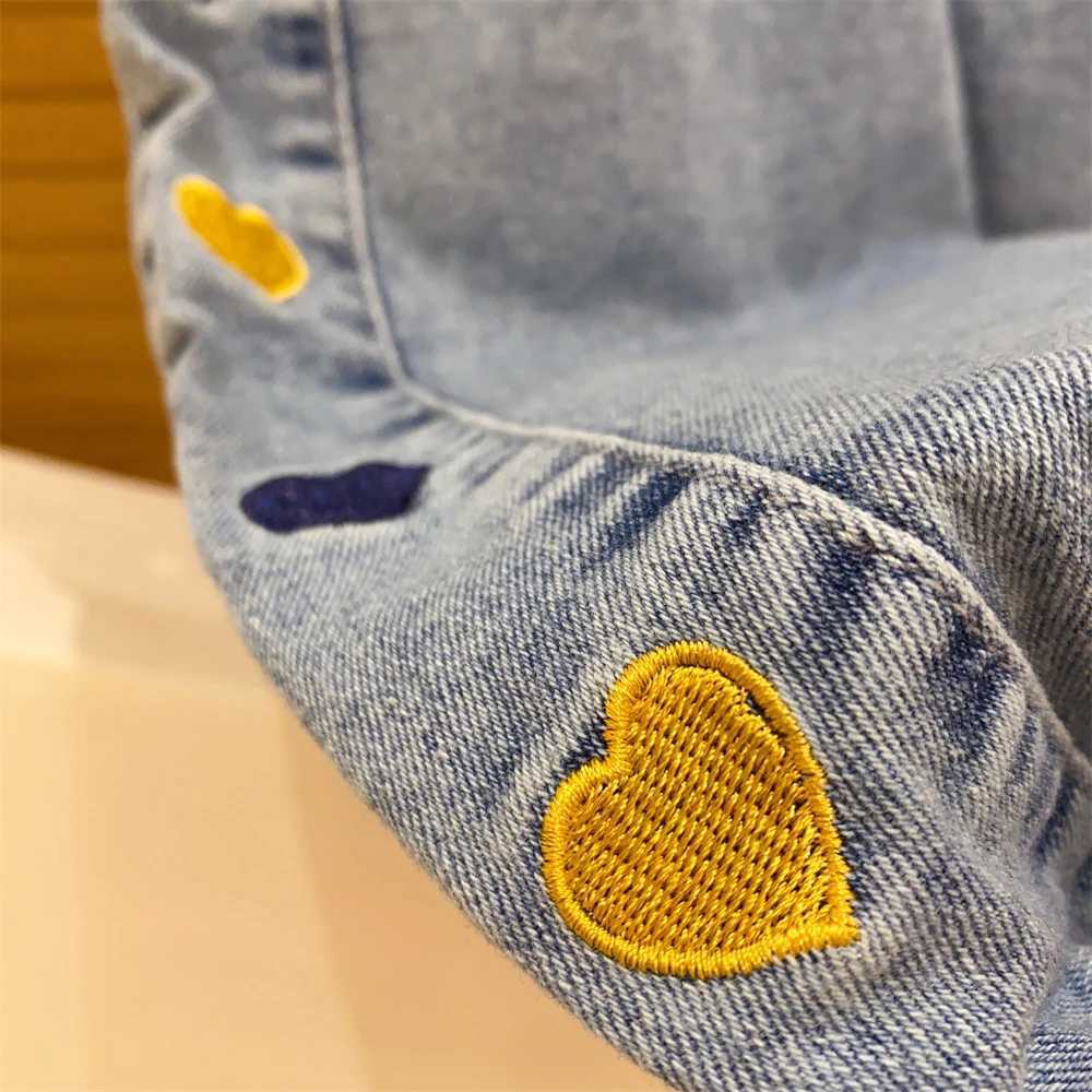 1-6 year old girls jeans for spring and autumn casual elastic waist childrens embroidered jeans 2024 new childrens loose jeansW240819