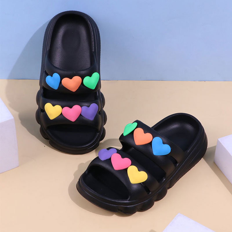 Children's slippers in black, lightweight, caring, fashionable, casual and fashionable outdoor beach shoes, cool slippers