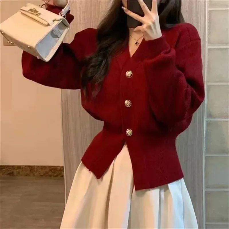 Black Vneck short knitted cardigan womens autumn and winter Korean soft Dlim long sleeved sweater jacket 2 colors 240819