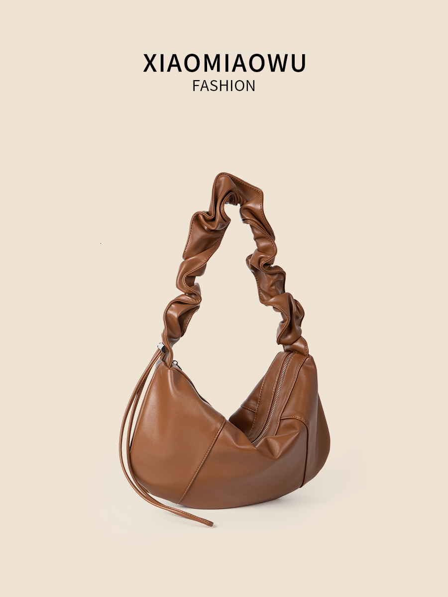 Wrinkled shoulder strap soft leather commuting female students, fashionable large capacity crossbody bag for women, versatile summer style