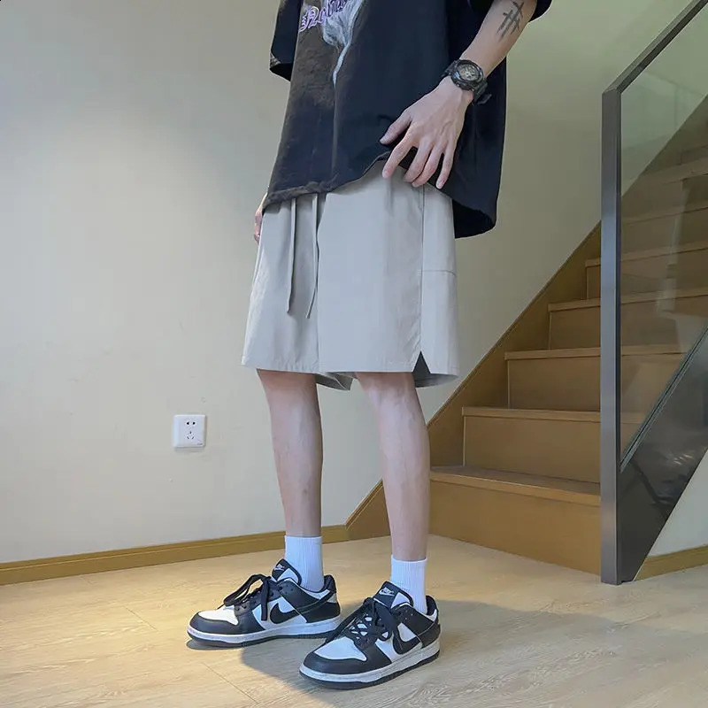 Summer mens solid color pocket elastic high waisted knee pants wide leg British style loose drawstring shorts 240819