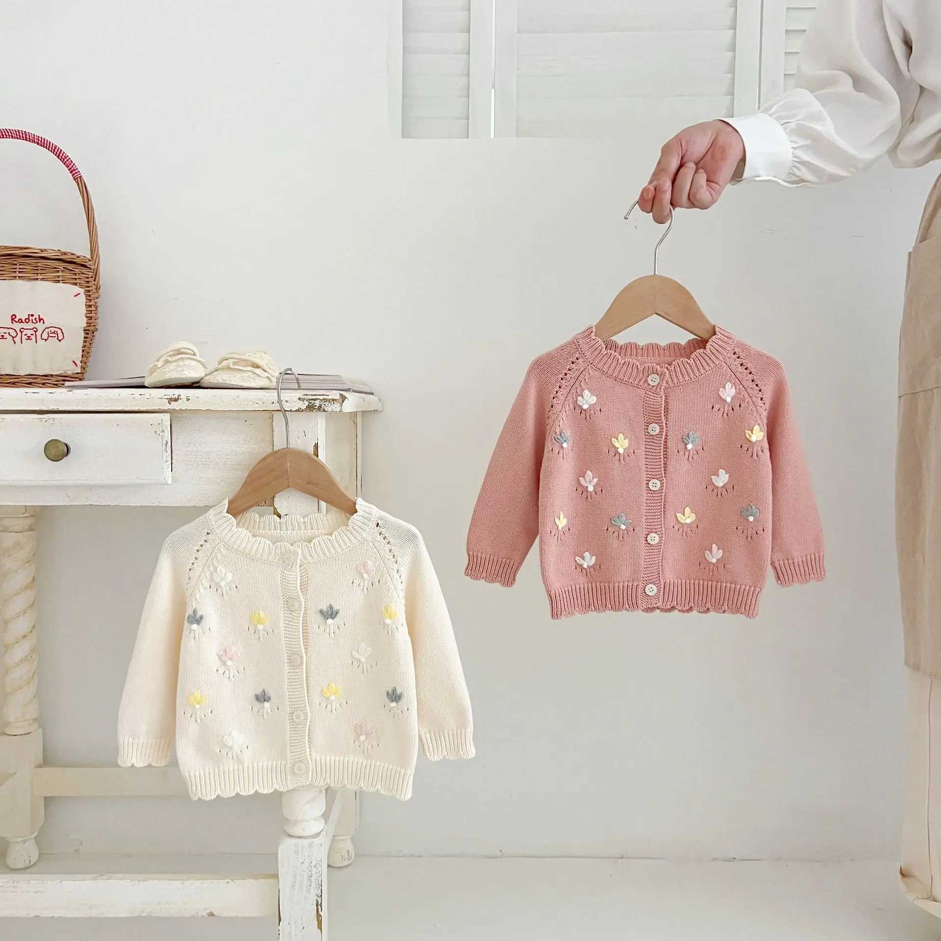 Ins Autumn Winter Baby Girls Sweaters Cotton Knitted Flower Patched Long Sleeve Infant Girls Coat Toddler Girls KnitwearsXJ240819