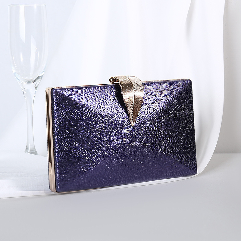 New Evening Diagonal Straddle Women's Banquet Handheld Leaf Chain Small Square Bag