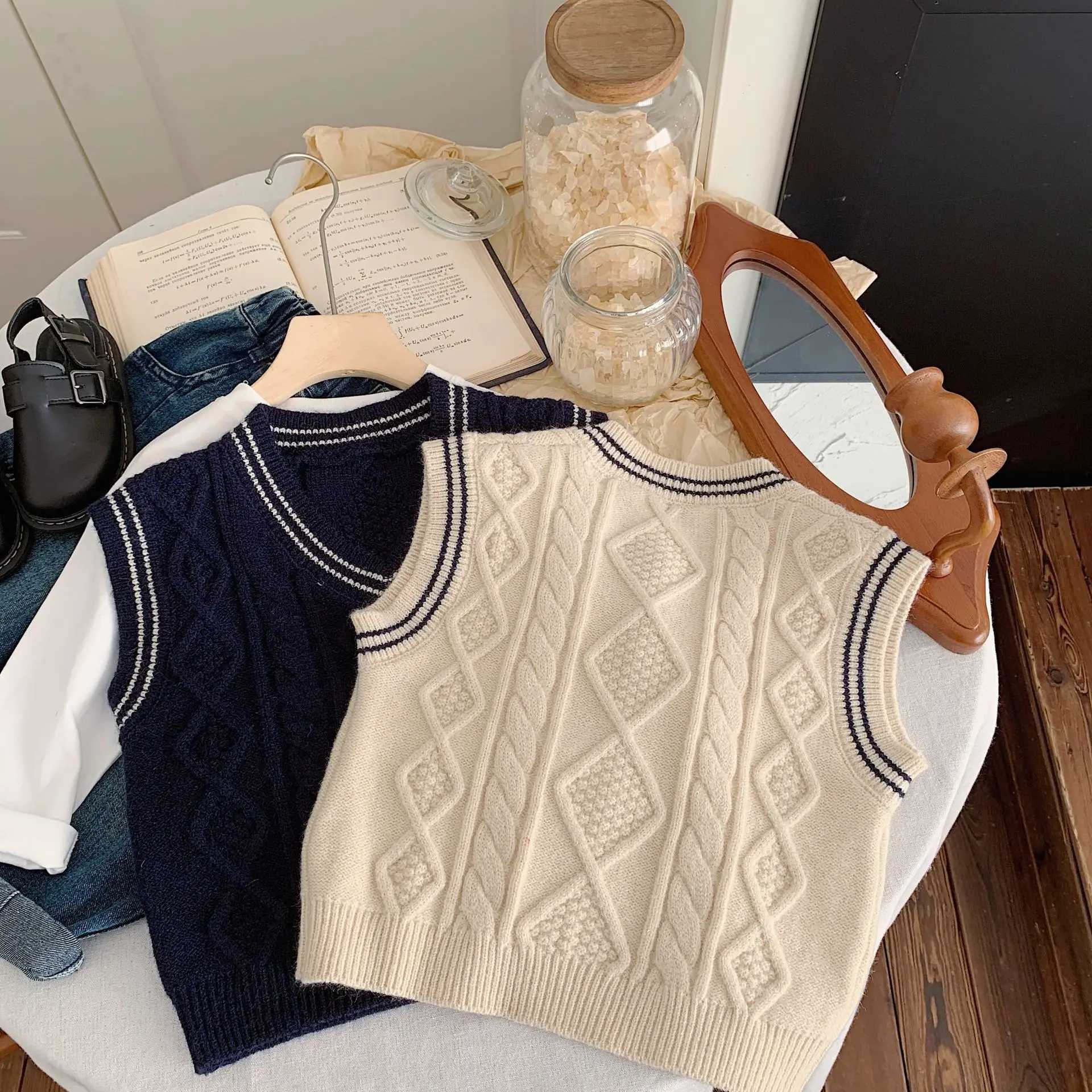 Children Clothing Kids Casual Vest 2024 New Fashionable Spring Boys V-neck Vest Knitted Striped Casual Simple Kids SweaterXJ240819