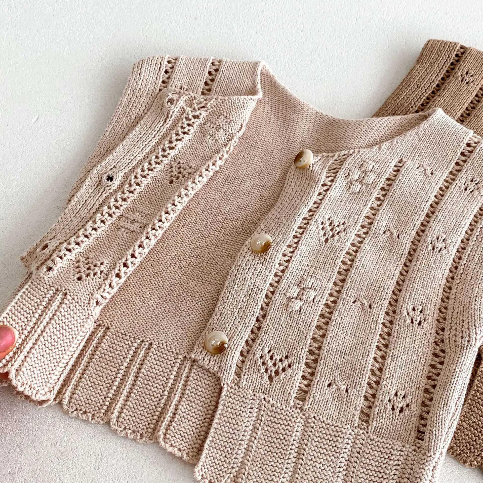 2024 Autumn New Children Knitted Vest Baby Sleeveless Casual Coat Girls Cute Hollow Out Knitwear Kids Versatile Sweater CardiganXJ240819
