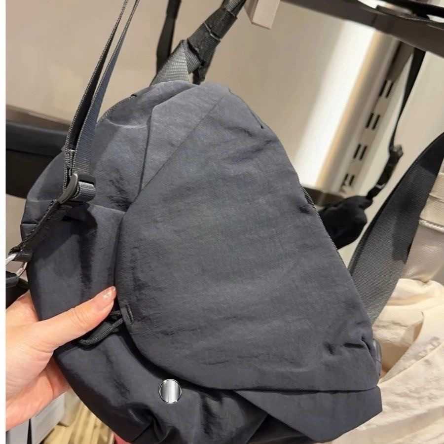 2025-- Curved Crossbody Bag Women Men Yoga Wasit Bag Portable Fanny Pack