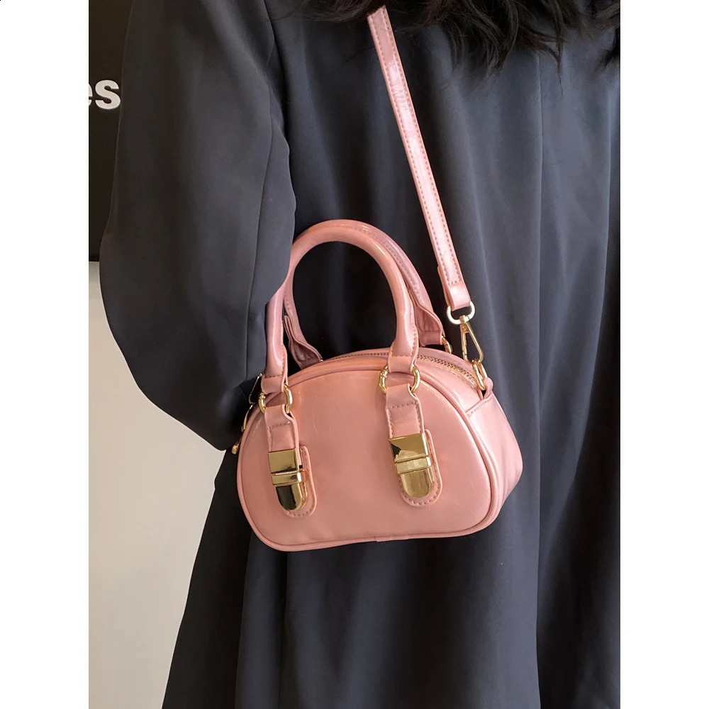 Vintage Women Pu Handbags Solid Large Capacity Female Casual Crossbody Boston Bags Soft Commute Leather Messenger Packs 240819 B2