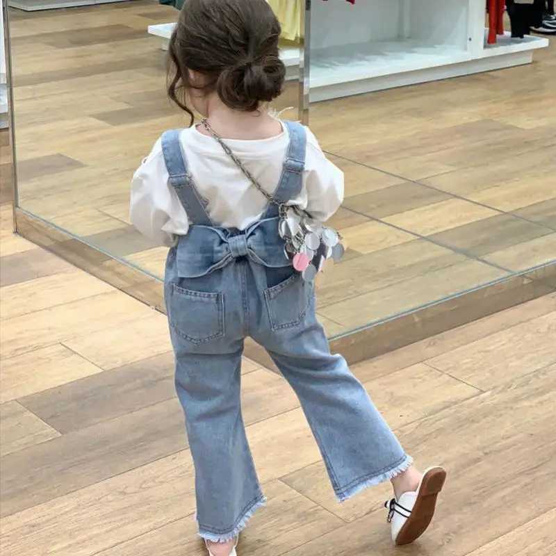Fall 2024 New Girl Overalls Childrens Wear Trouser Baby Girls Back Bow Denim Overalls Childrens Stretch Jeans Baby Clothing W240806