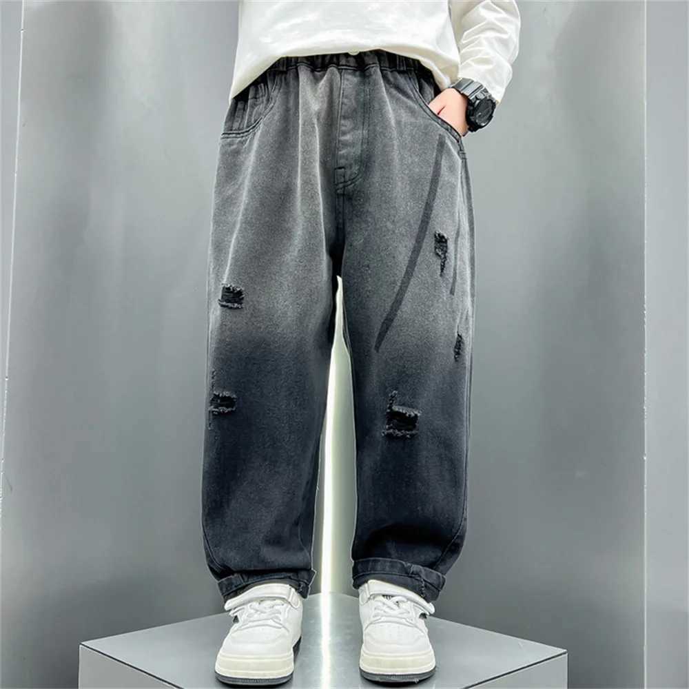 Korean version of boys street dance jeans wide leg pants childrens perforated gradient jeans childrens jeans straight leg pantsW240819