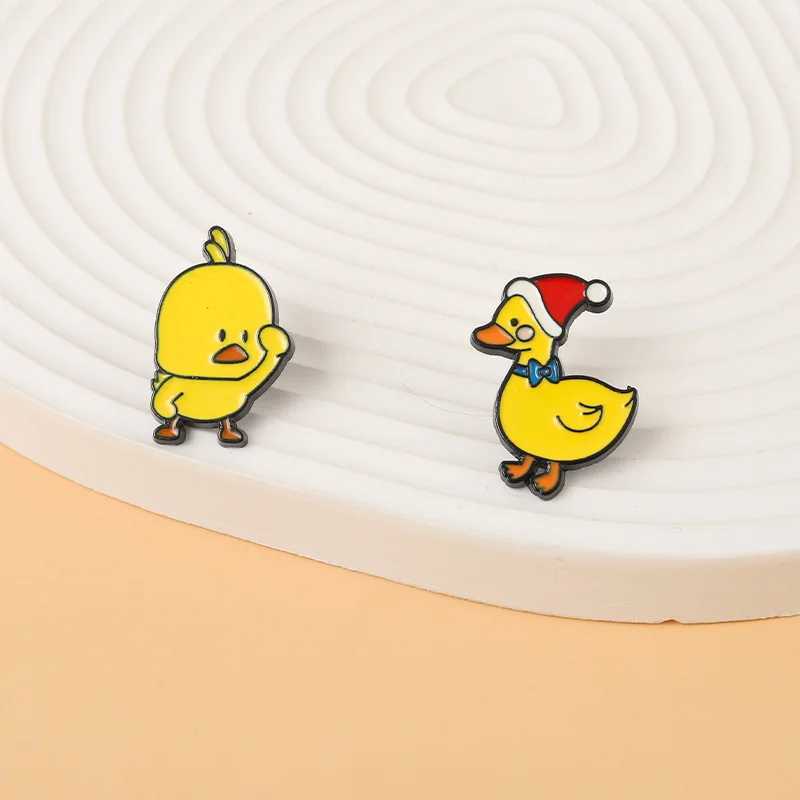 Customize fun chicken duck enamel pins cute yellow animal brooches lapel badges backpack cap accessories jewelry gift wholesale W240815