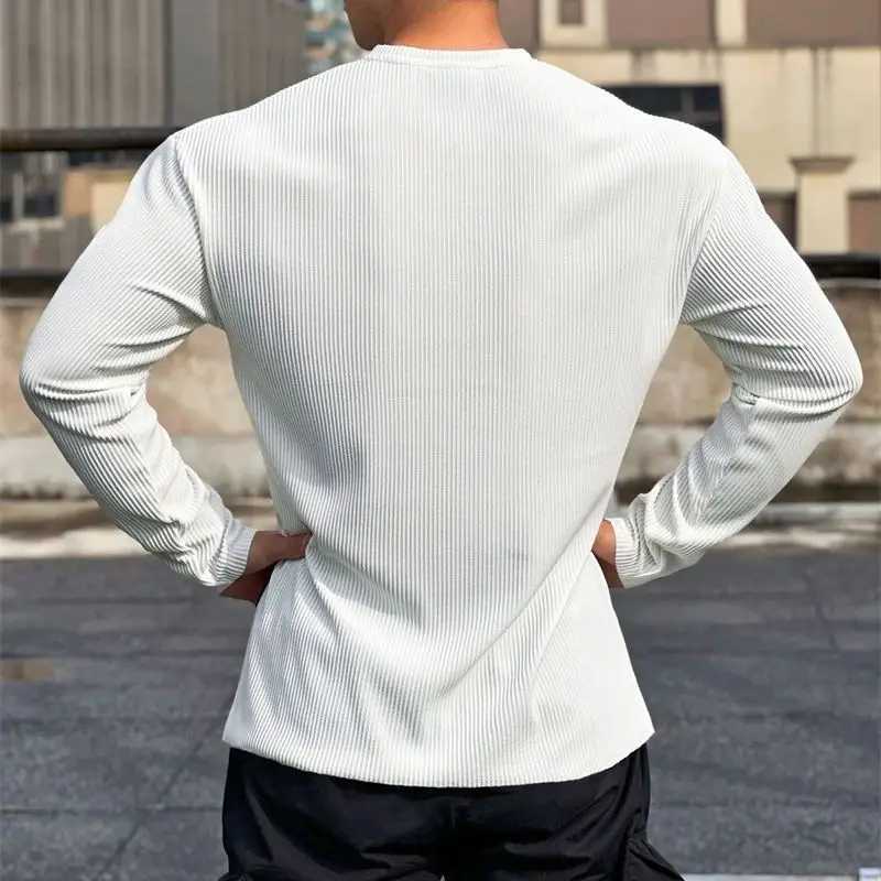 Spring and autumn new street wear casual white long sleeve mens T-shirt fashion solid color vertical V-neck T-shirt mens wearXJ240819