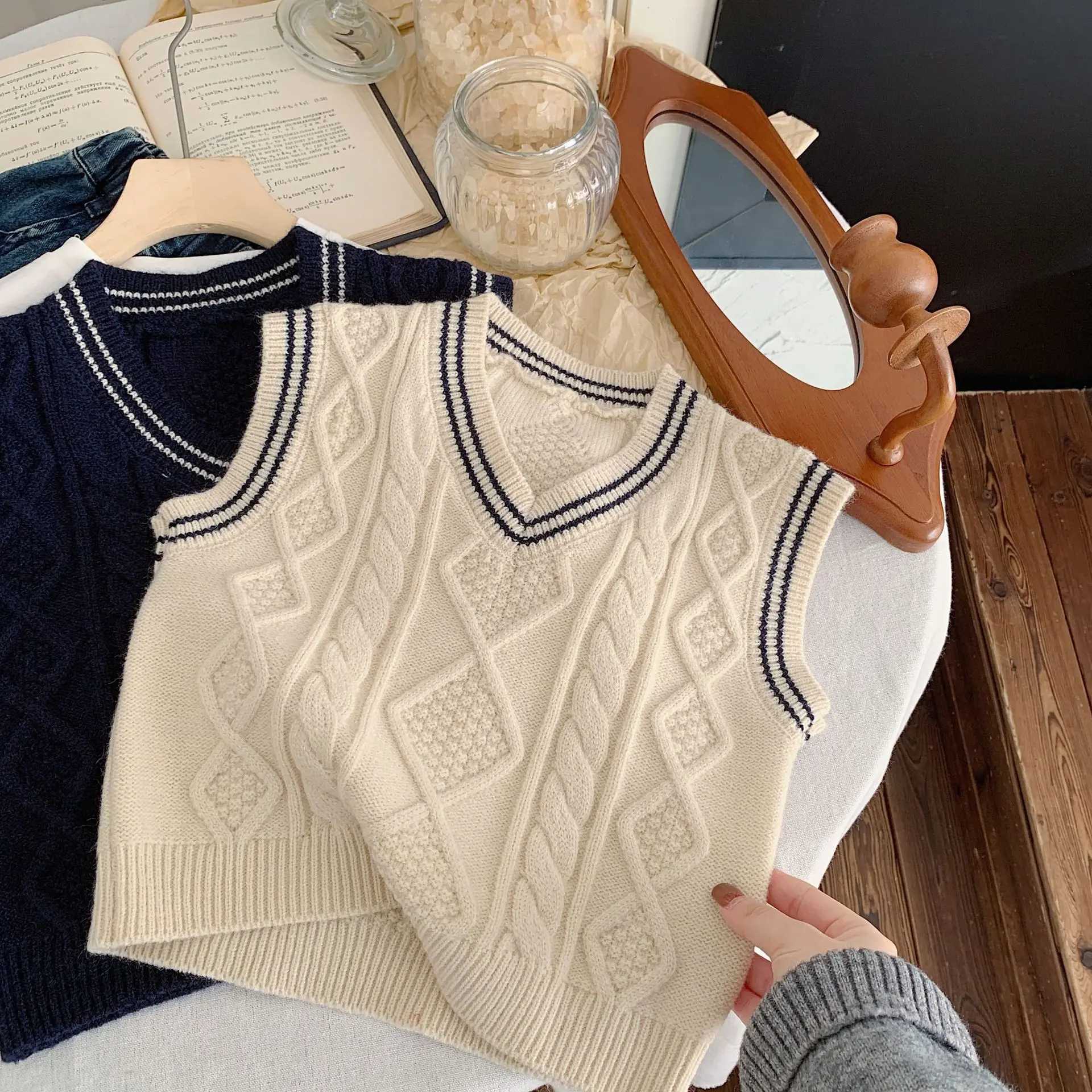 Children Clothing Kids Casual Vest 2024 New Fashionable Spring Boys V-neck Vest Knitted Striped Casual Simple Kids SweaterXJ240819