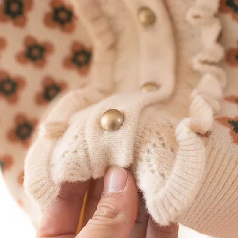Autumn Girls Vest 2023 Sweet Childrens Sweater Lace Small Flower Baby Kids Coat Spring Single Breasted CardiganXJ240819