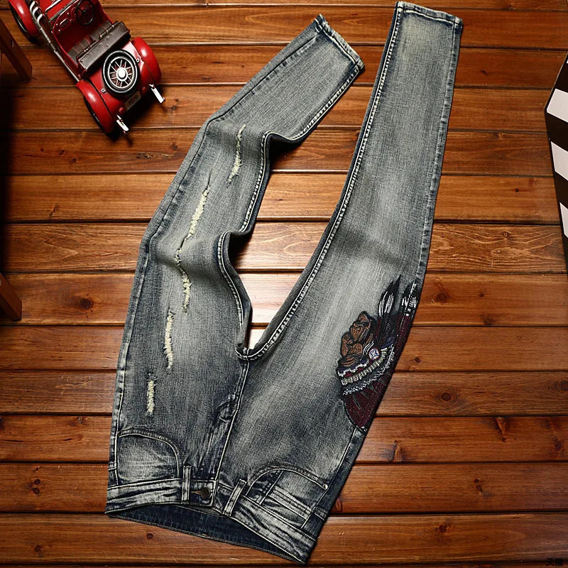 Embroidered Perforated Lightweight y High End Jeans for Mens Elastic Fashion Ultra Thin Suitable Street Casual 240819