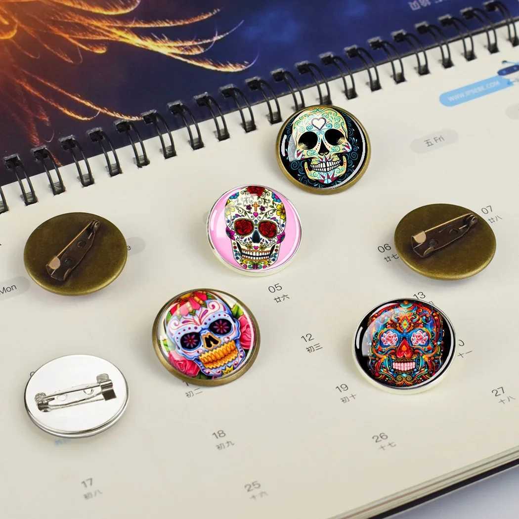 Fashion skull badge human skull glass Canbochon gemstone round silver/brown brooch backpack clothing brooch Halloween gift W240815