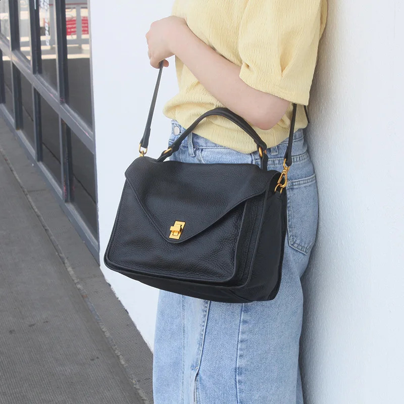 Womens messenger bag genuine leather shoulder cross body bag womens high-quality large capacity business briefcase handbag 240819
