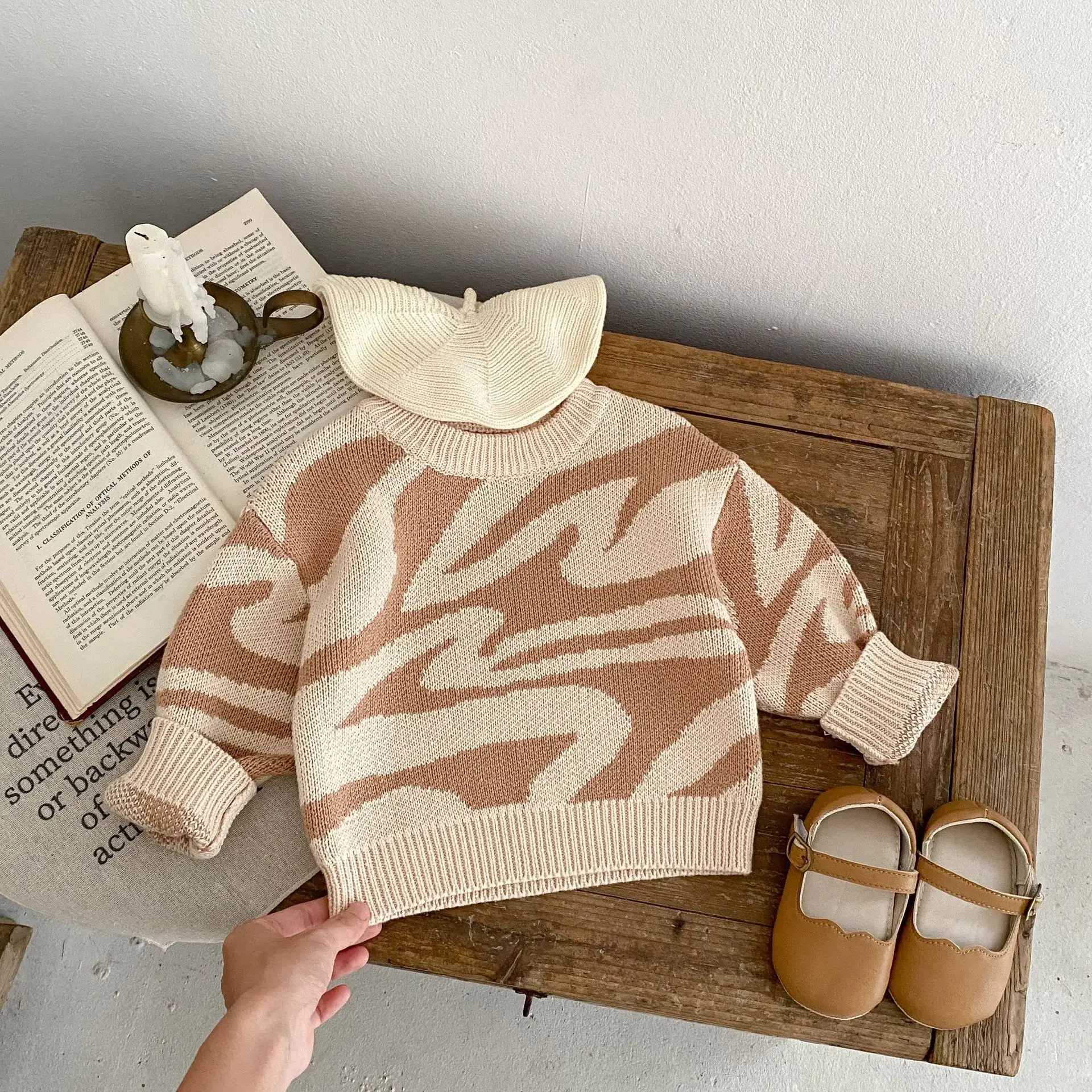 Fashion Autumn Baby Girls Knitted Sweaters Brown Irregular Pattern Print Pullover Shirts Warm Kids Tops Tees OutwearsXJ240819