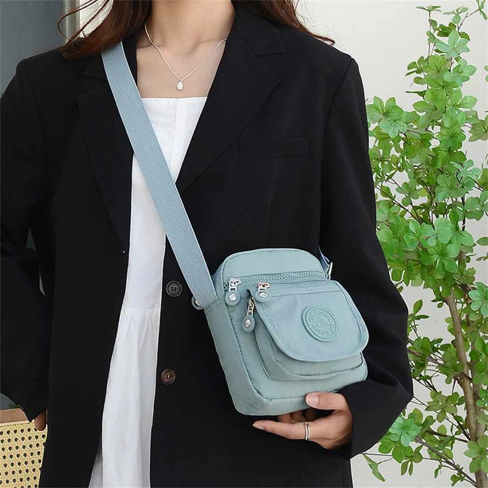 Womens fashionable solid color zipper waterproof nylon shoulder bag womens waterproof travel messenger bag 240819